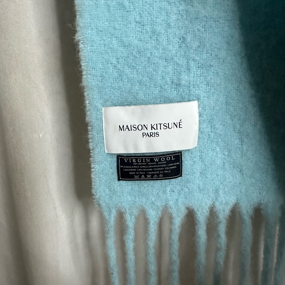 Maison Kitsune - Virgin Wool - Fringed - giant glitch tag - Picture 4 of 5